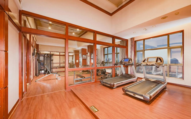 Ramada Plaza Zhijiang Hotel
