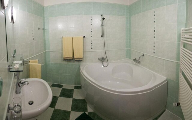 Hotel Ostrov Garni