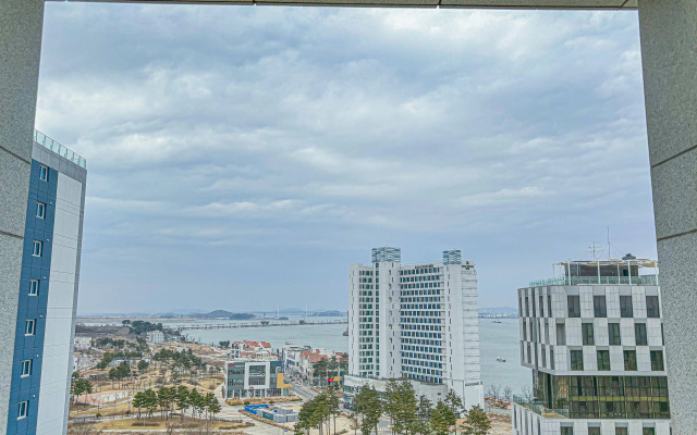 Royal Emporium Incheon Airport Hotel