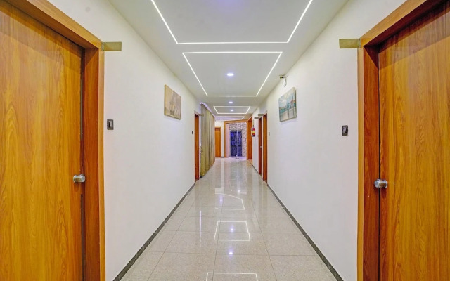 Fabhotel Royal Manor