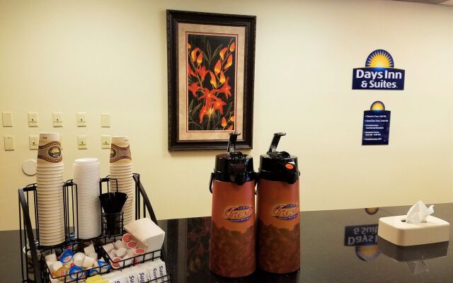 Days Inn & Suites by Wyndham Clermont