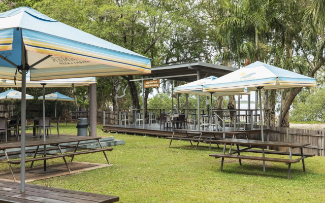 Albatross Bay Resort