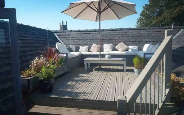 Luxury 3 Bedroom Penthouse w Massive Roof Terrace