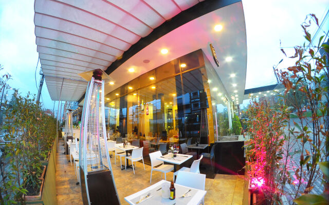 Boutique City Center 2