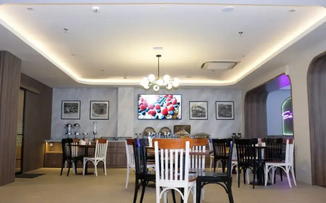 Front One Boutique Hotel Taman Anggrek