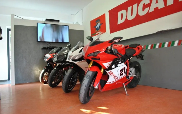 Italian Piston House