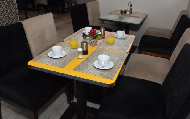 Cadé Hotel