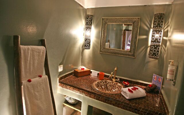 Riad La Porte Rouge By La Siredrah