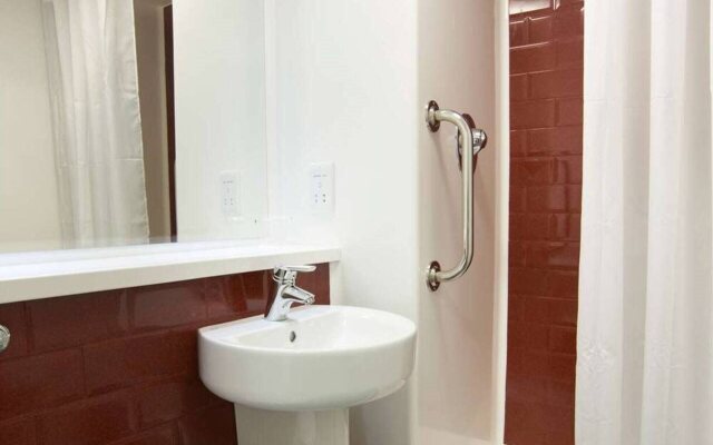 Travelodge Eastleigh Central