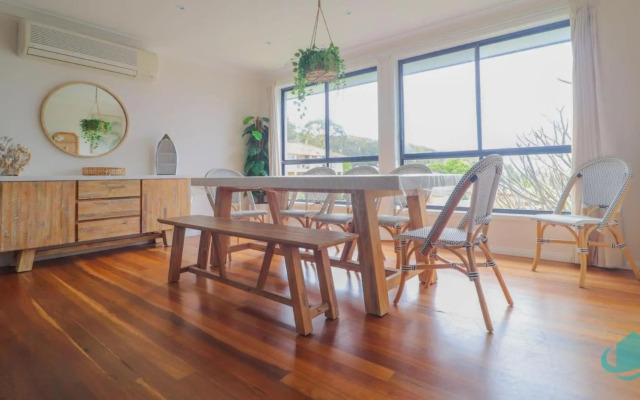 Splendour Hideaway - Luxury pool at Caves Beach