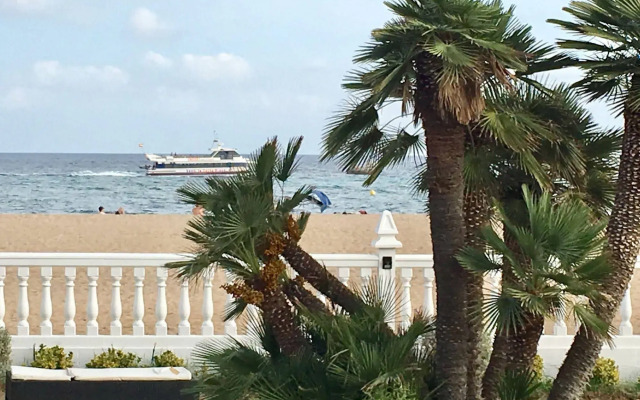 LUX Beach House Barcelona with Pool & Hot Tub, Beach Access