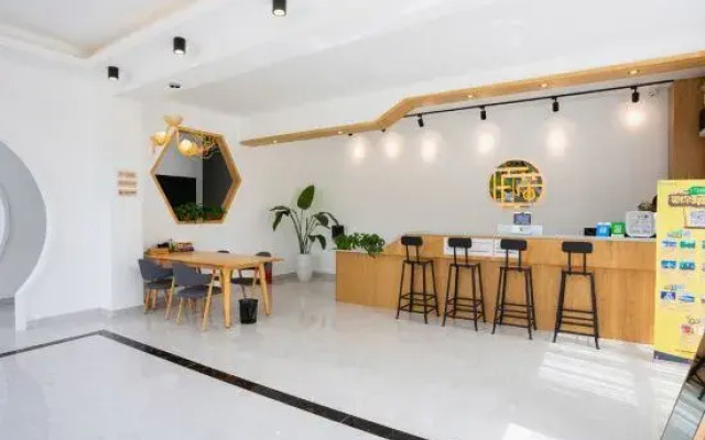 Mosheng Shangsu Travel Rental (Tropical Paradise Forest Park)