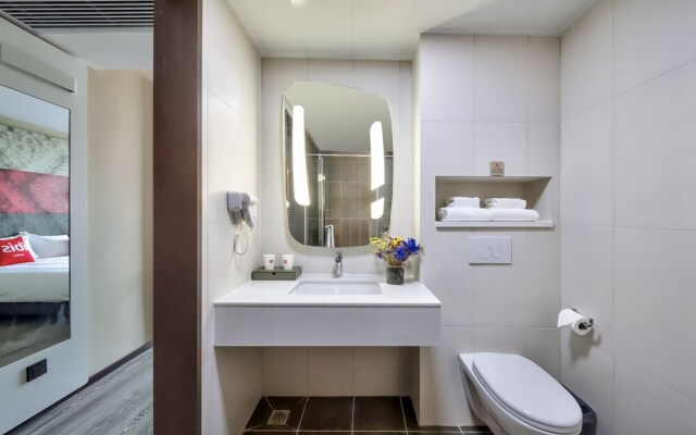 Ibis Hotel  (Nanjing Bridge North Hongyang Plaza Store)