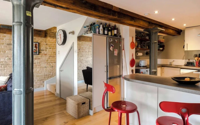 Stunning 2-bed Converted Warehouse - Sleeps 4