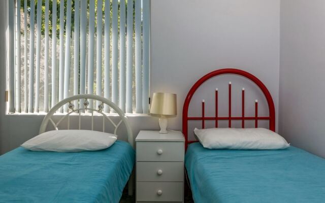 Sunset Towers, Unit 2/25 Donald Street