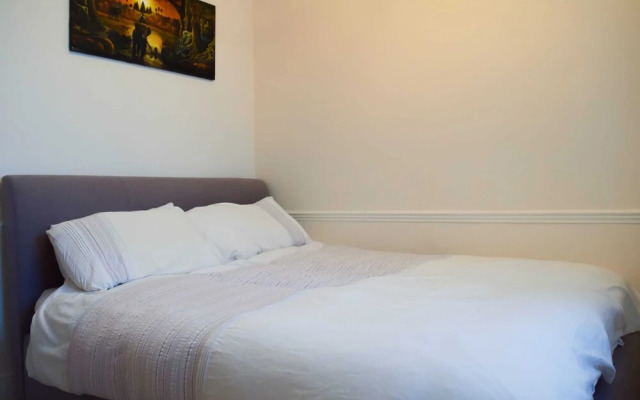 Large 2 Bedroom Apartment in Central London