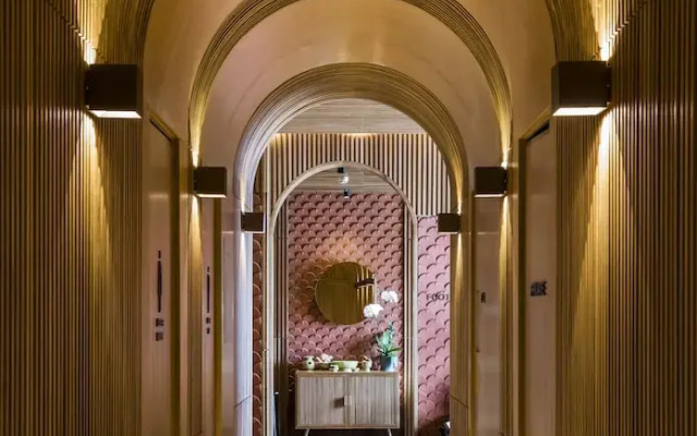 Chicland Hotel