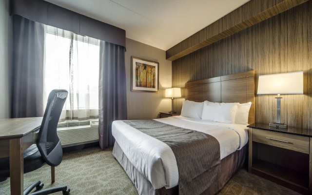 Monte Carlo Inn Airport Suites