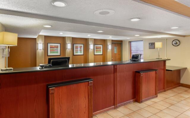 Holiday Inn Express Chicago-Downers Grove, an IHG Hotel