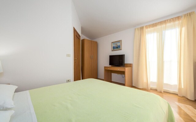 Awesome Home in Basanija With Wifi and 2 Bedrooms