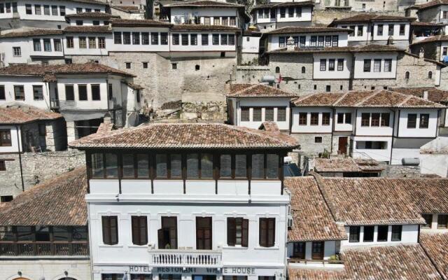 White House Berat