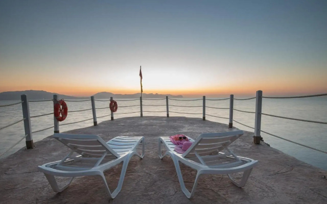 Perla del Golfo Resort