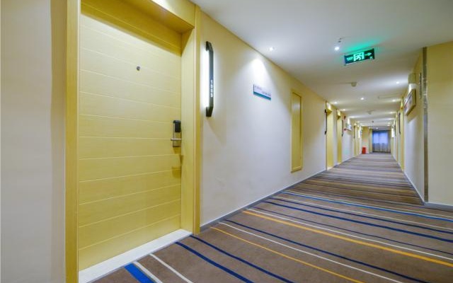 City Comfort Inn Chongqing Yangjiaping Walking Street Light Rail Station – Hotel Rooms – Chongqing