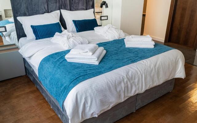 9 Nine - Luxury Apartments & Suites