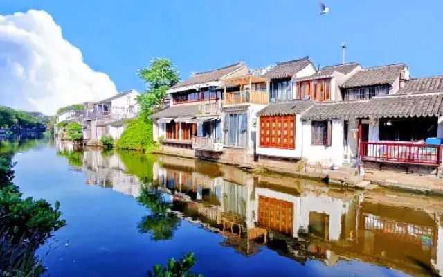 Lanyun Courtyard  Riverview Inn