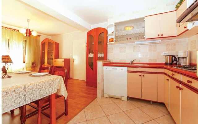 Nice Home in Povile With Wifi and 4 Bedrooms