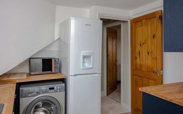 The Crescent Moon - Elegant 1BDR Flat