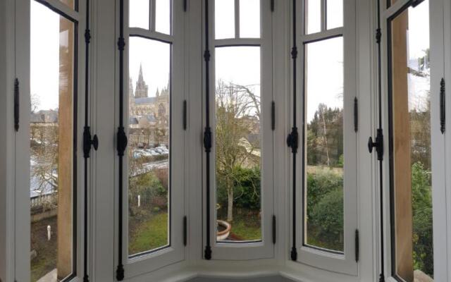 Castel Bayeux Guesthouse