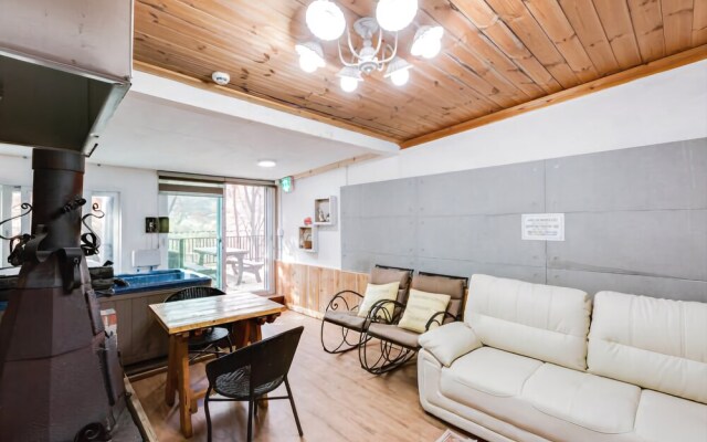 Yangpyeong Alice Spa Pension