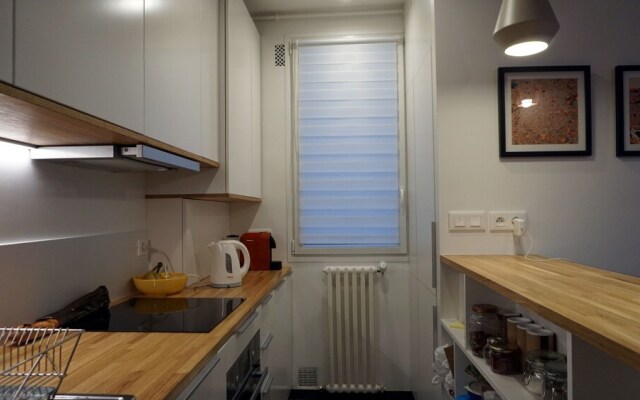 Rochechouart - 2 pièces - Paris 17