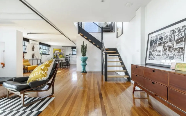 StayCentral - Fitzroy Converted Warehouse Penthouse