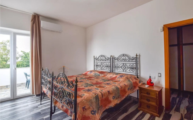 Beautiful Home in Stalettì With Wifi and 4 Bedrooms