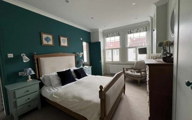 London Charm on Connaught Avenue