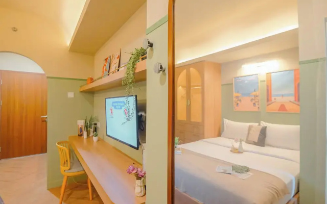 Chic Style Studio Apartment Grand Kamala Lagoon Bekasi