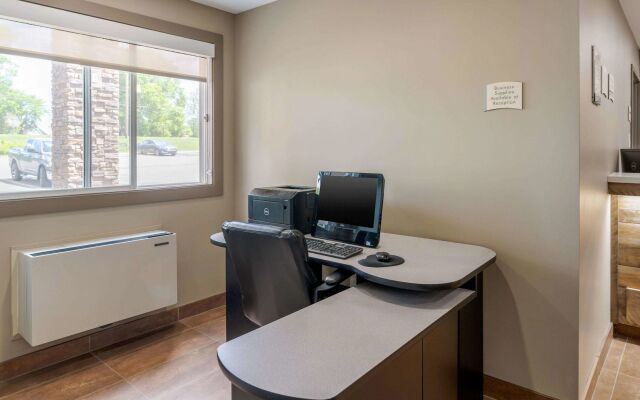 Quality Inn & Suites Bathurst