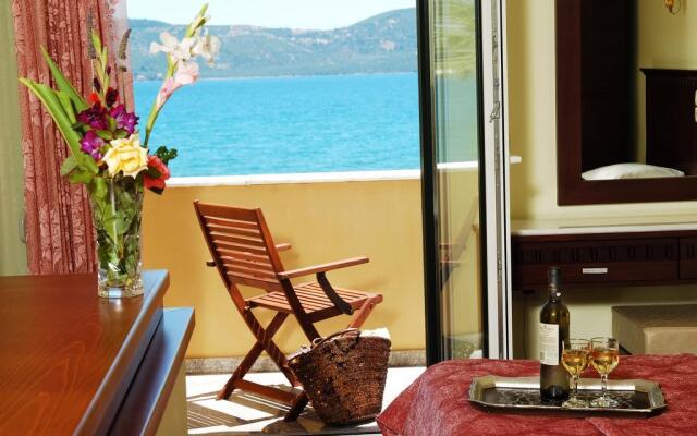 Ariadnes Holiday Accommodation II