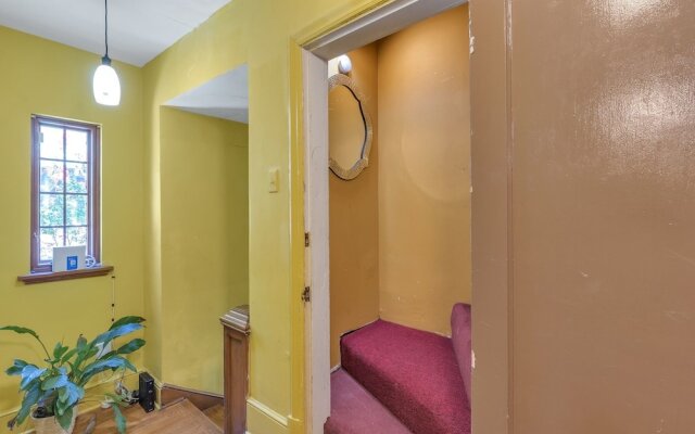 Cute Apartment In The Heart Of The City 2 Bedroom Apts by Redawning