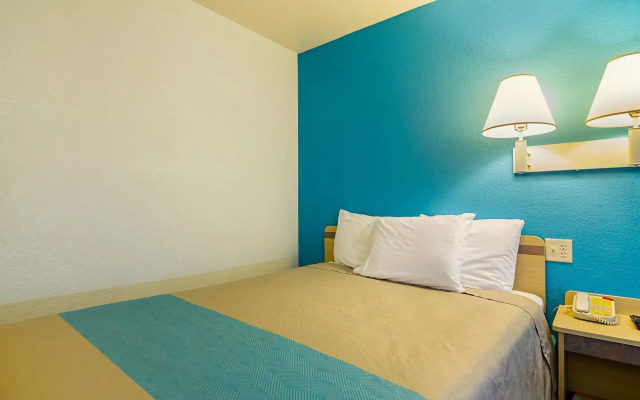 Motel 6 Mitchell, SD
