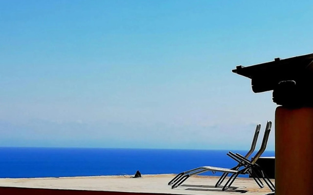 Alicudi Giardino dei Carrubi