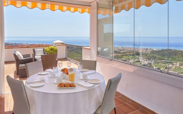 Belvilla by OYO La Zenaida II