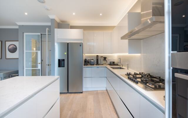 Stunning Maida Vale Apartment Near Regents Canal by Underthedoormat