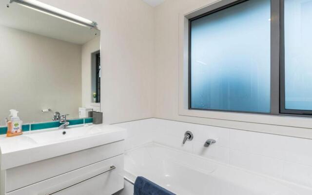 Pisa Oasis - Cromwell Holiday Home
