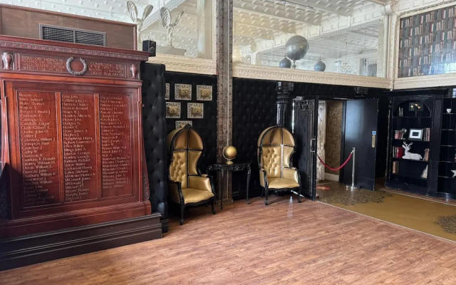 White Star Line Hotel