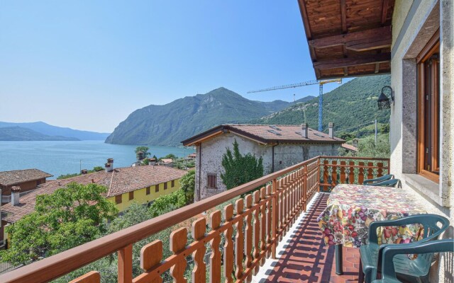 Beautiful Apartment in Riva di Solto With 3 Bedrooms and Wifi