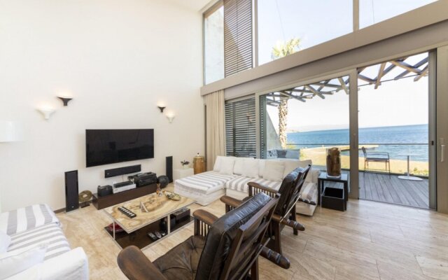Marvelous Villa With a Private Beach in Bodrum