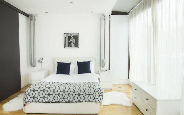 The Holborn Lights - Modern 3BDR Home with Rooftop Terrace & Garage
